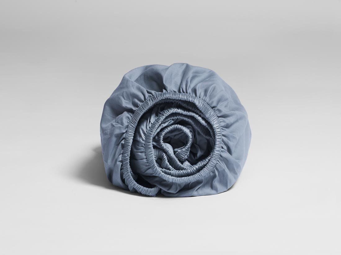 Drap-housse satin de coton bleu délavé 180x200x30