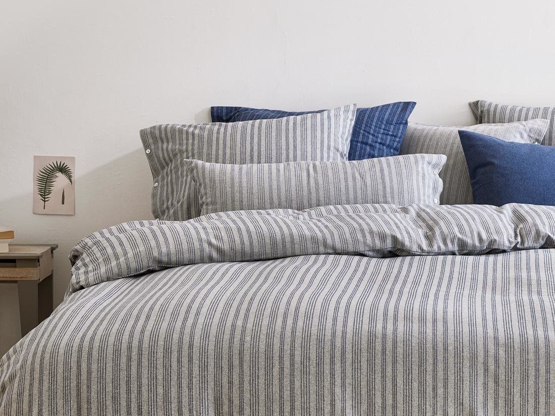 Kussensloop flanel grey/blue stripe