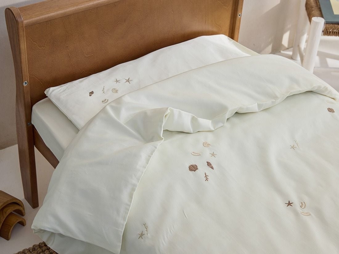Kinderdekbedovertrek katoensatijn warm white seashell