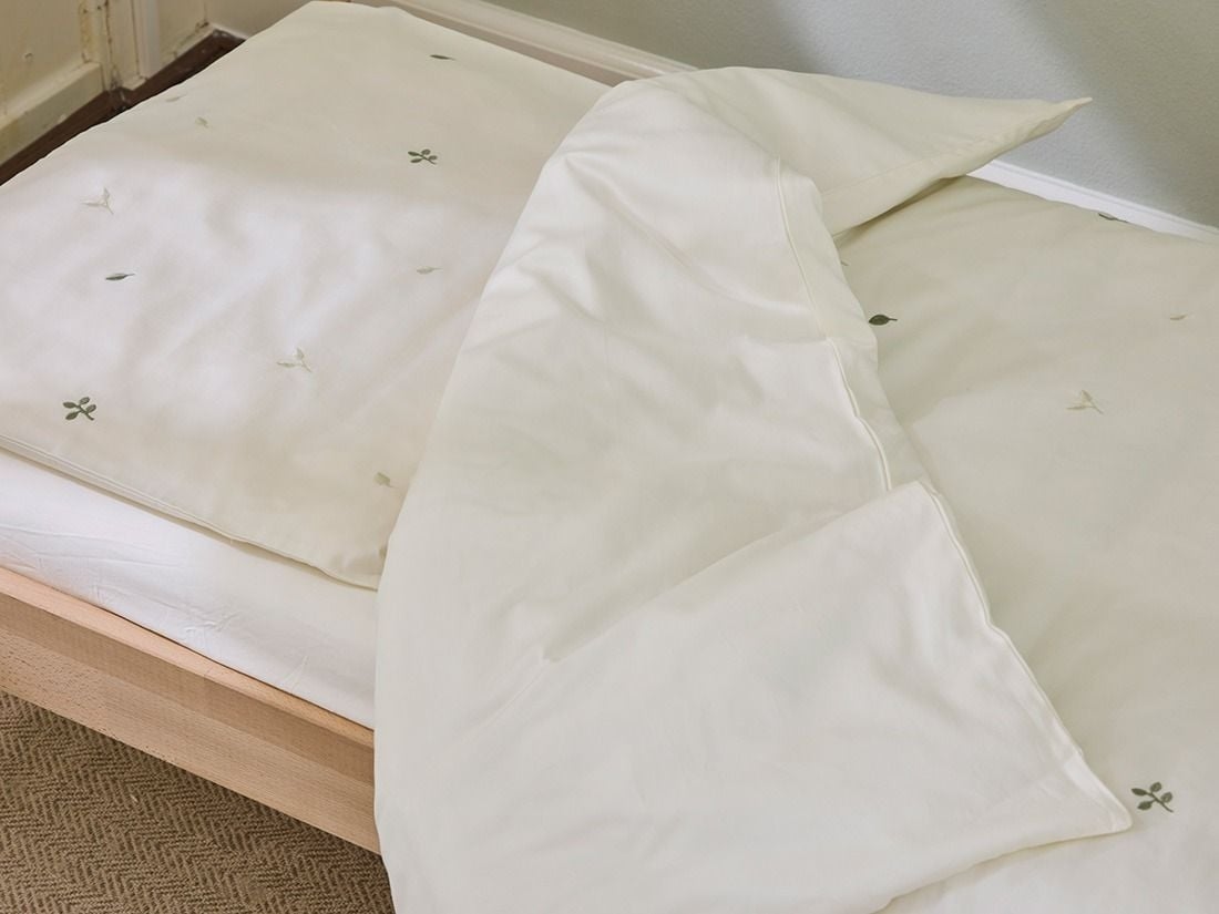 Housse de couette enfant satin de coton blanc chaud botanique