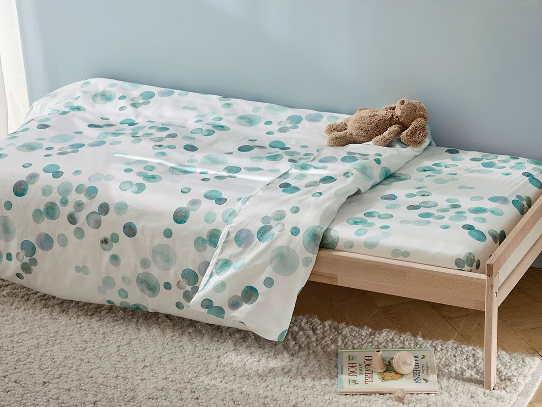 Kinderhoeslaken katoensatijn watercolor dots sea green
