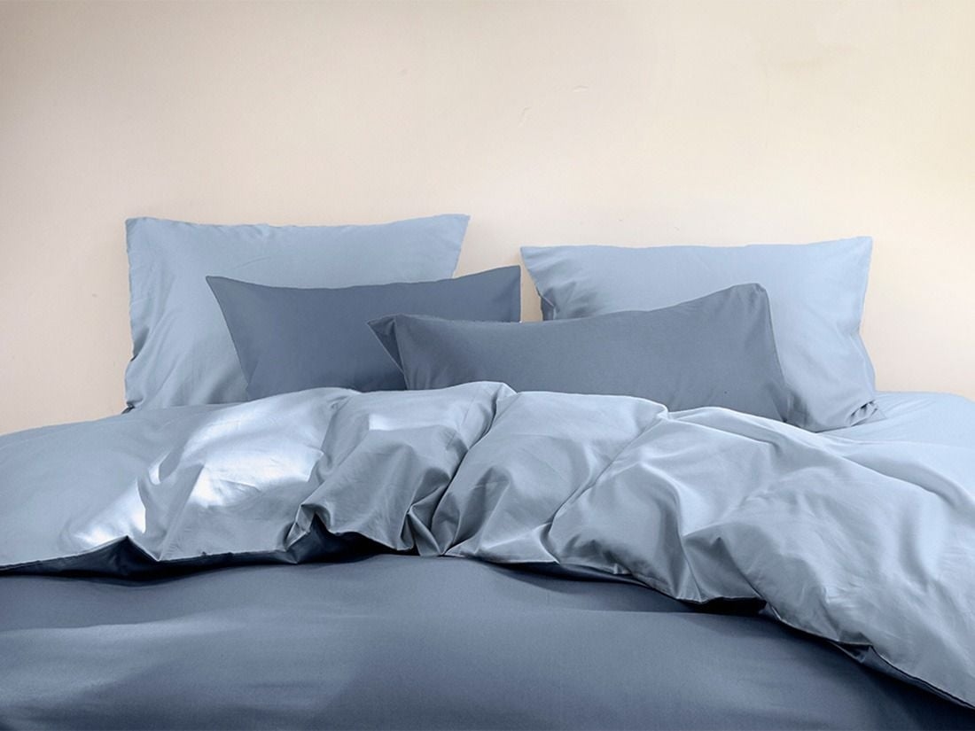 Parure de lit satin de coton double face bleu délavé/brumeux