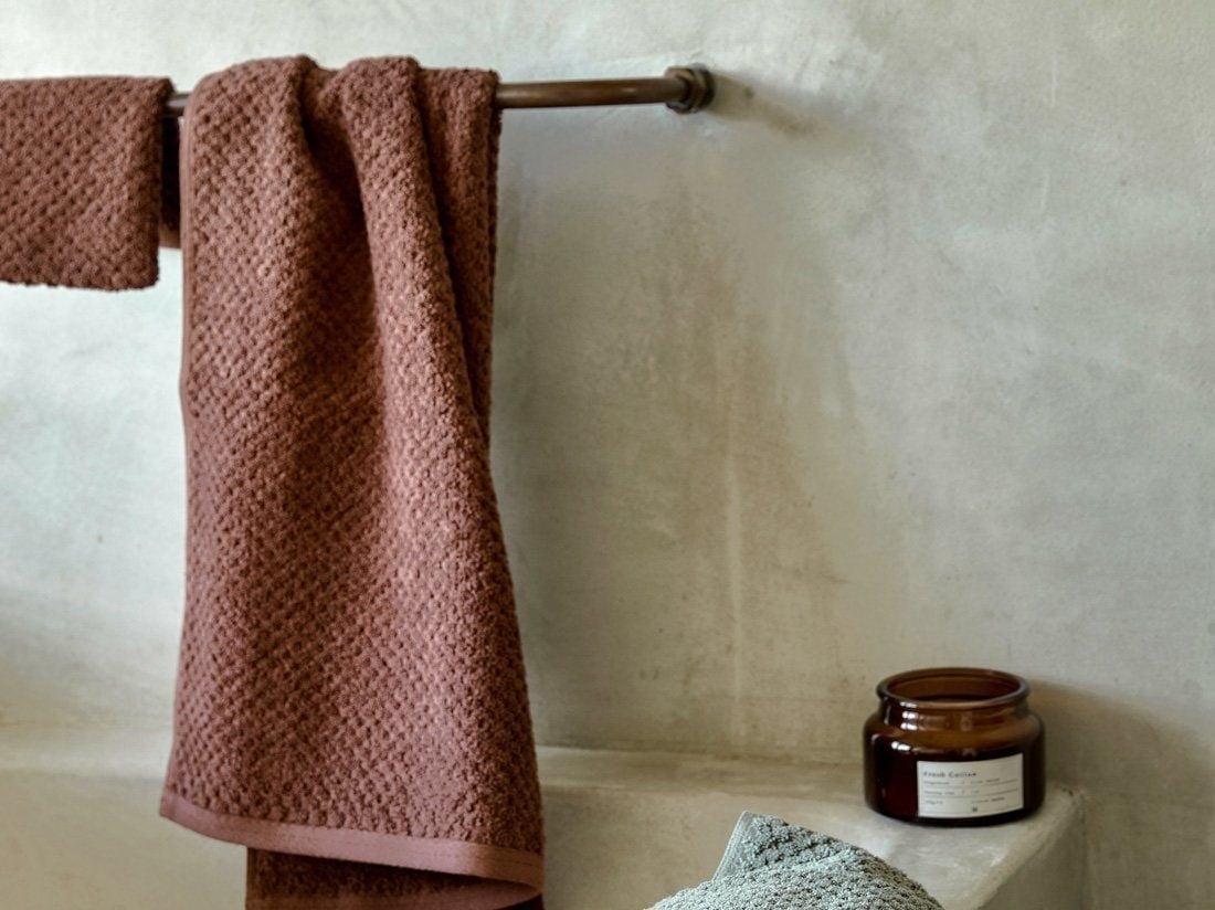 Douchelakens dots mud rose 70x140 - 2 st