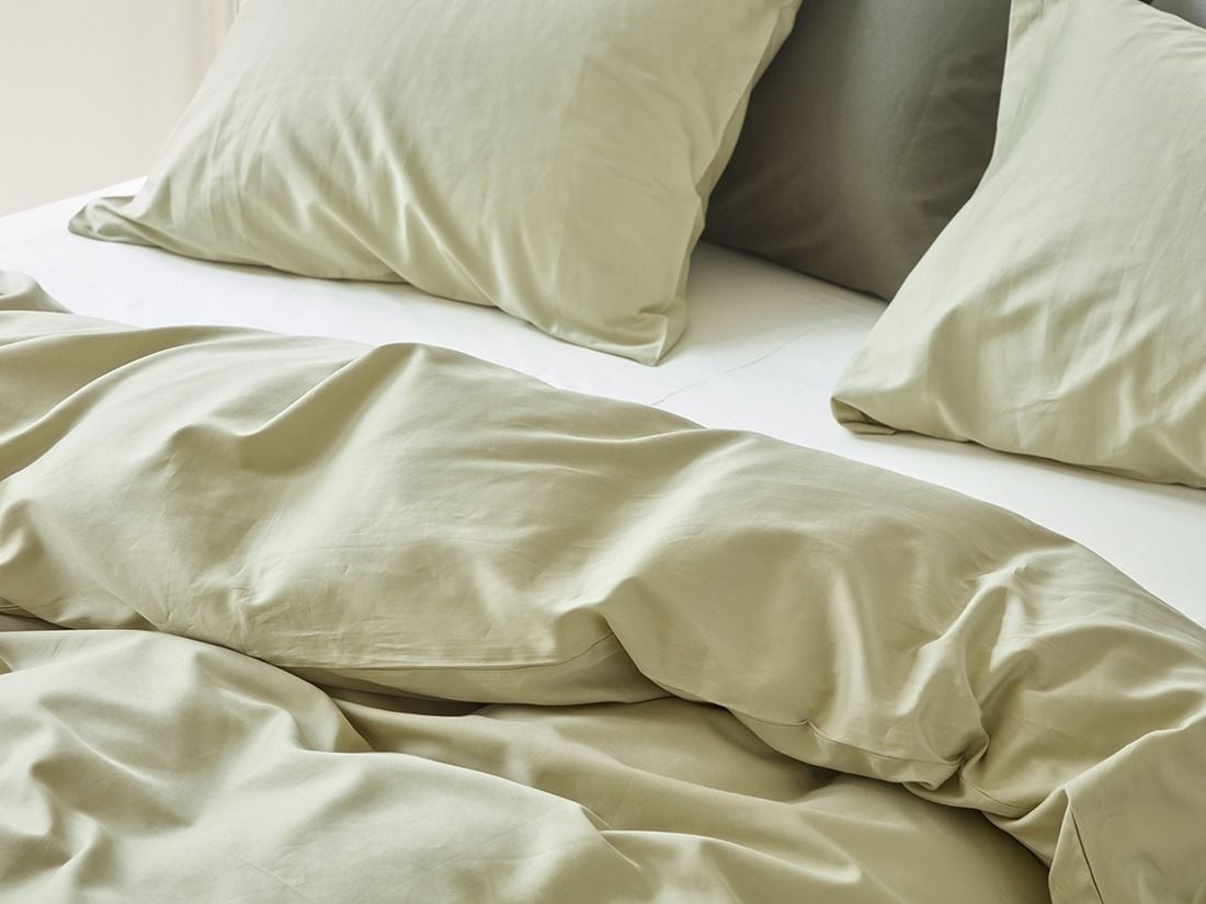 Dekbedovertrek katoensatijn light olive - zonder slopen