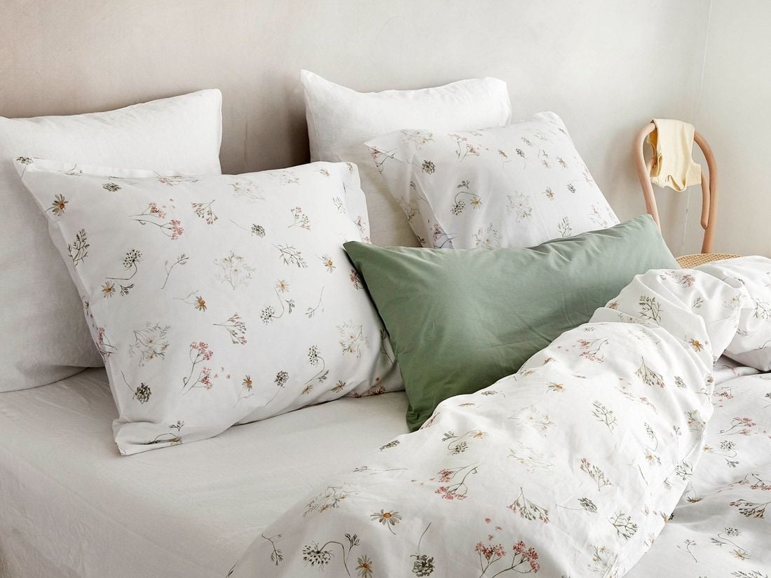 Taie d'oreiller satin de coton fleurs 65x65