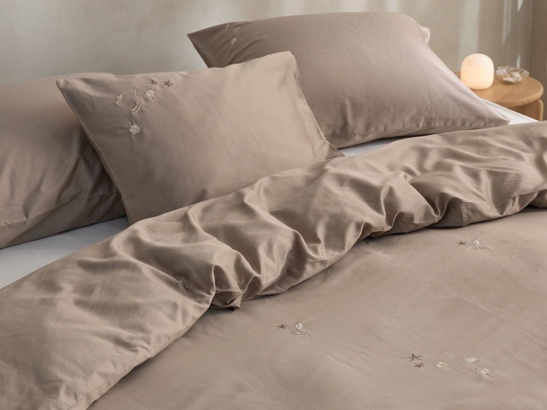 Dekbedovertrek katoen satijn warm taupe seashell