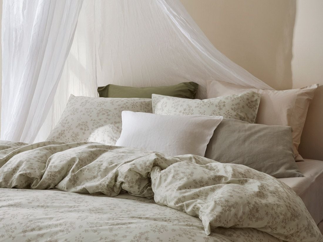 Kussensloop katoensatijn natural bloom