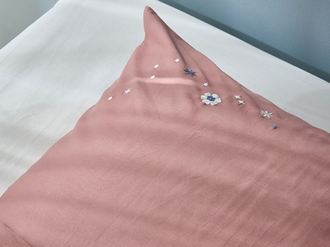 Kussensloop katoen satijn blush rose starry flower 50x60