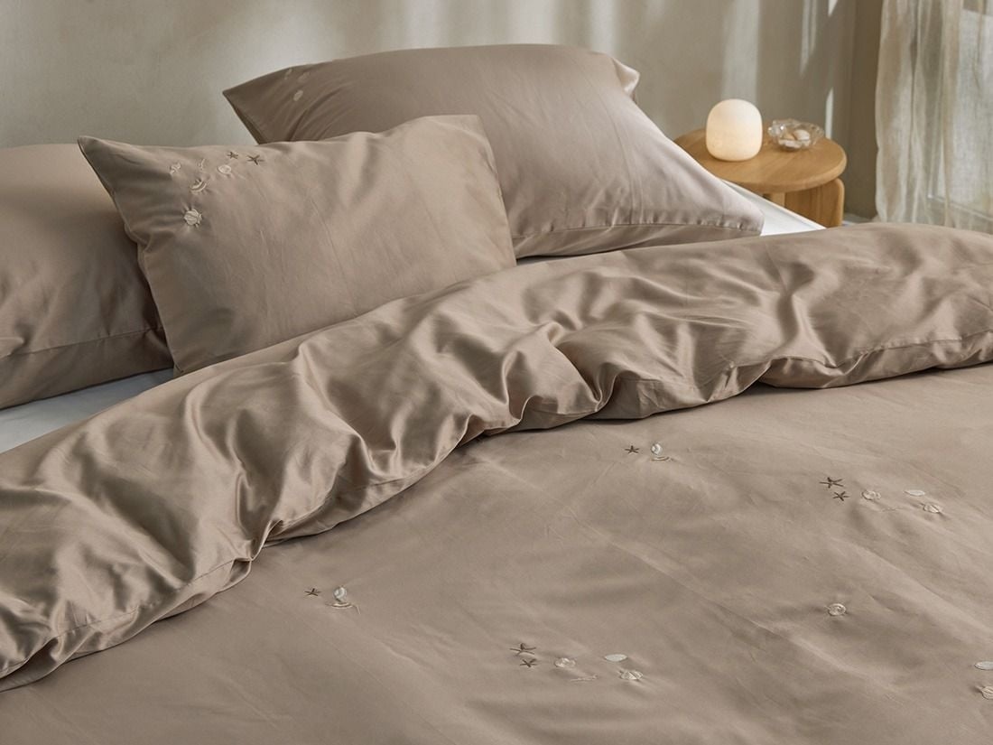 Kussensloop katoen satijn warm taupe seashell