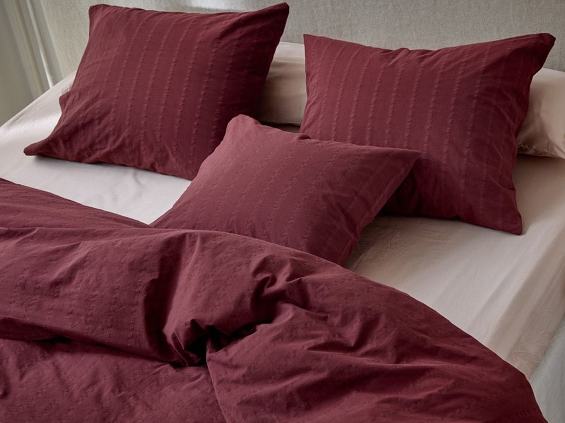 Taie d'oreiller en coton seersucker bordeaux