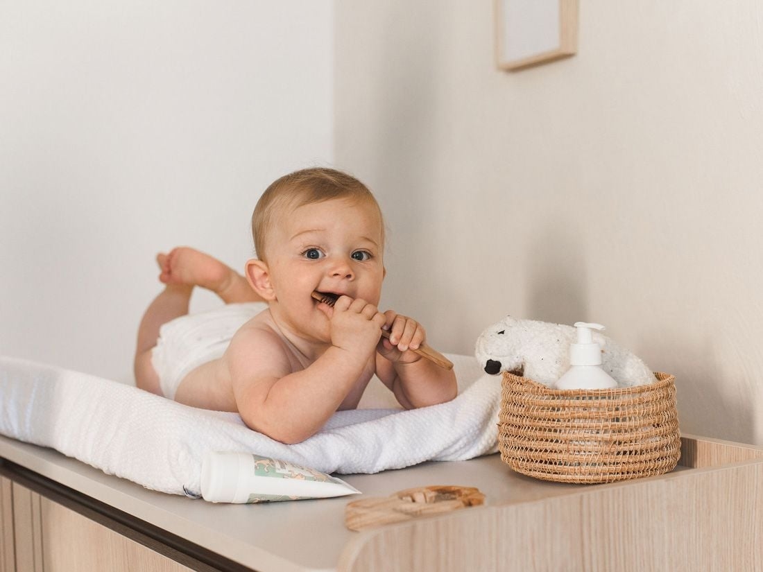 Aankleedkussenhoes mini dots pure white 50x70