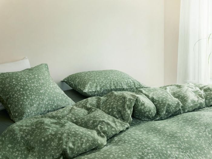 Taie d'oreiller satin de coton champs de fleurs vert d'olive 40x80