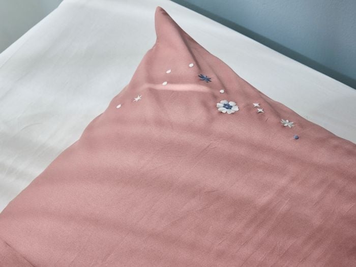 Kussensloop katoen satijn blush rose starry flower